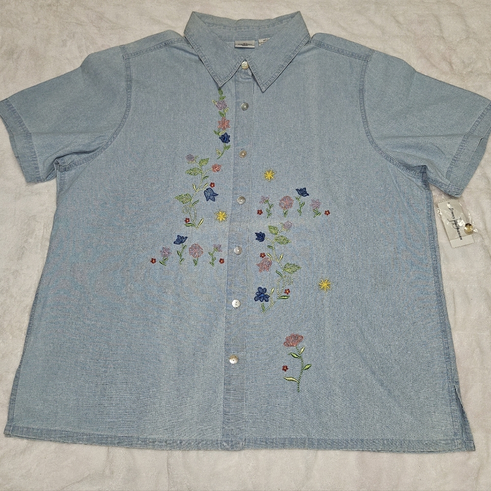 Jenny Buchanan Floral Embroidered Light Blue Chambray Shirt Size 2X Butter Mom